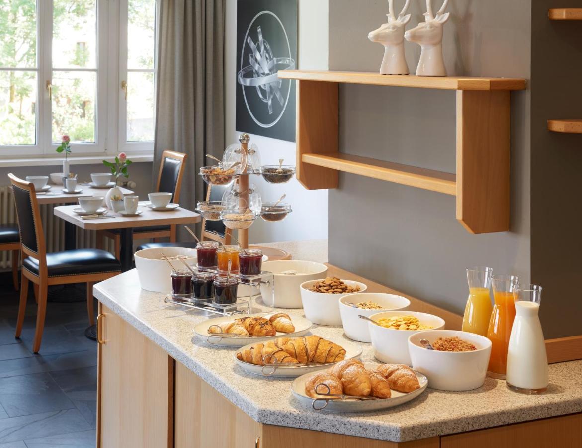Hotel Goldene Rose Brunico Bagian luar foto