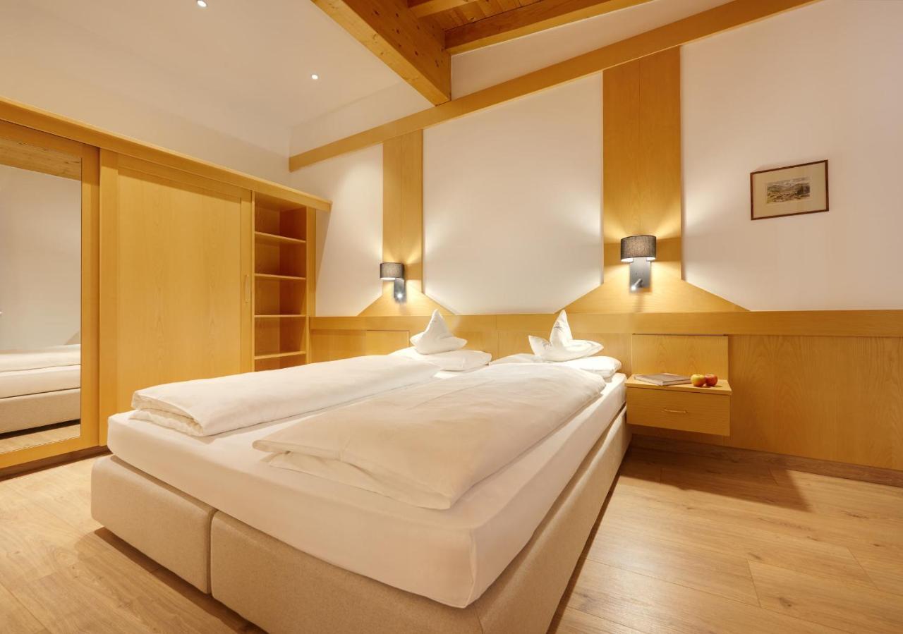 Hotel Goldene Rose Brunico Bagian luar foto