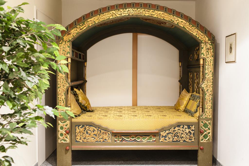 Hotel Goldene Rose Brunico Bagian luar foto