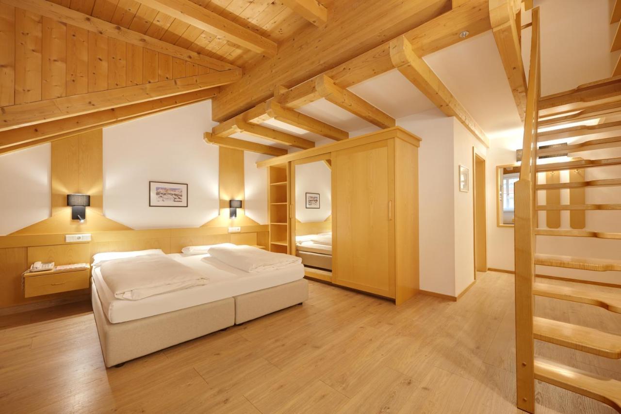 Hotel Goldene Rose Brunico Bagian luar foto