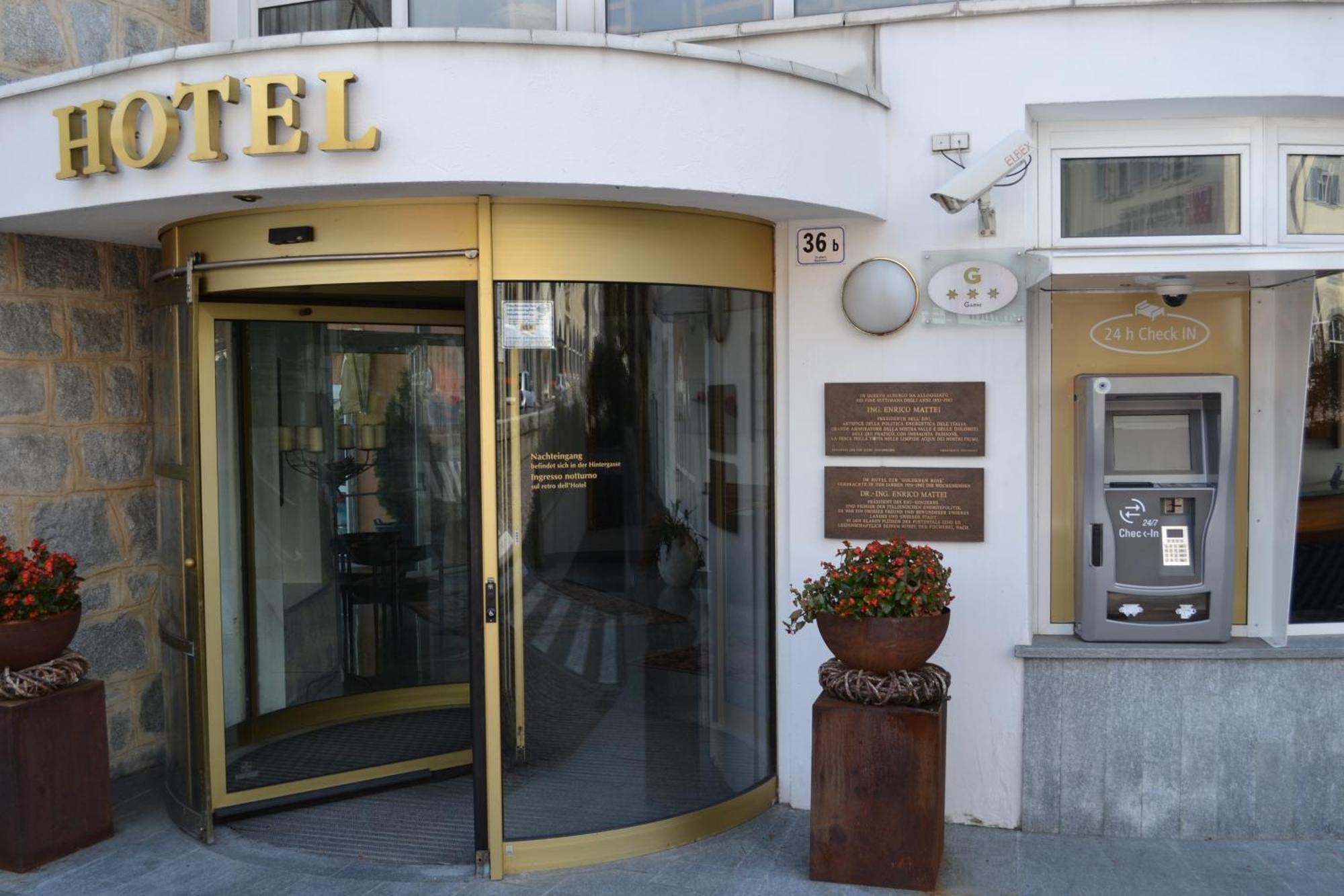 Hotel Goldene Rose Brunico Bagian luar foto