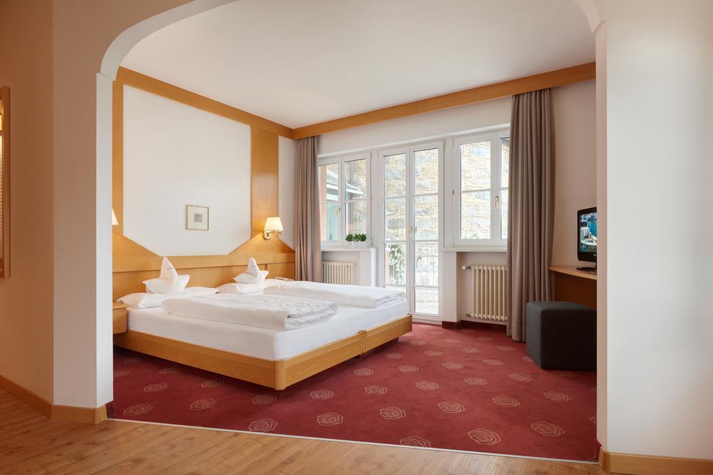 Hotel Goldene Rose Brunico Bagian luar foto