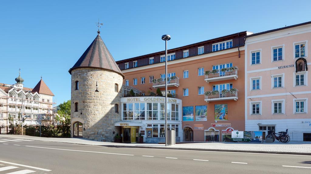 Hotel Goldene Rose Brunico Bagian luar foto